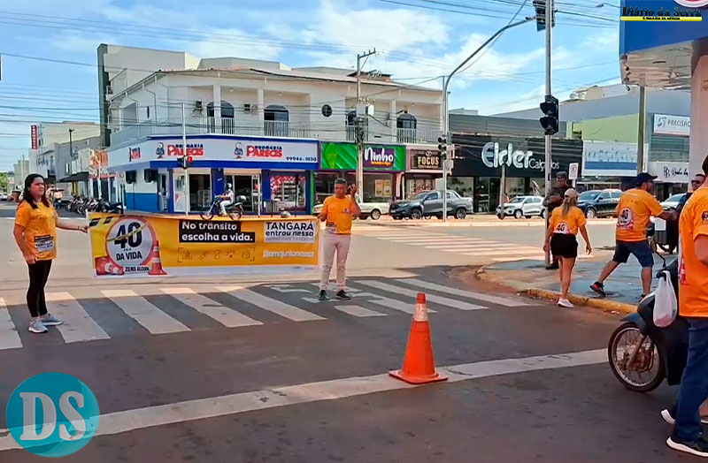 PELA VIDA - Campanha ‘40km/h da vida, zero álcool’ foi trabalhada em seis semáforos de Tangará