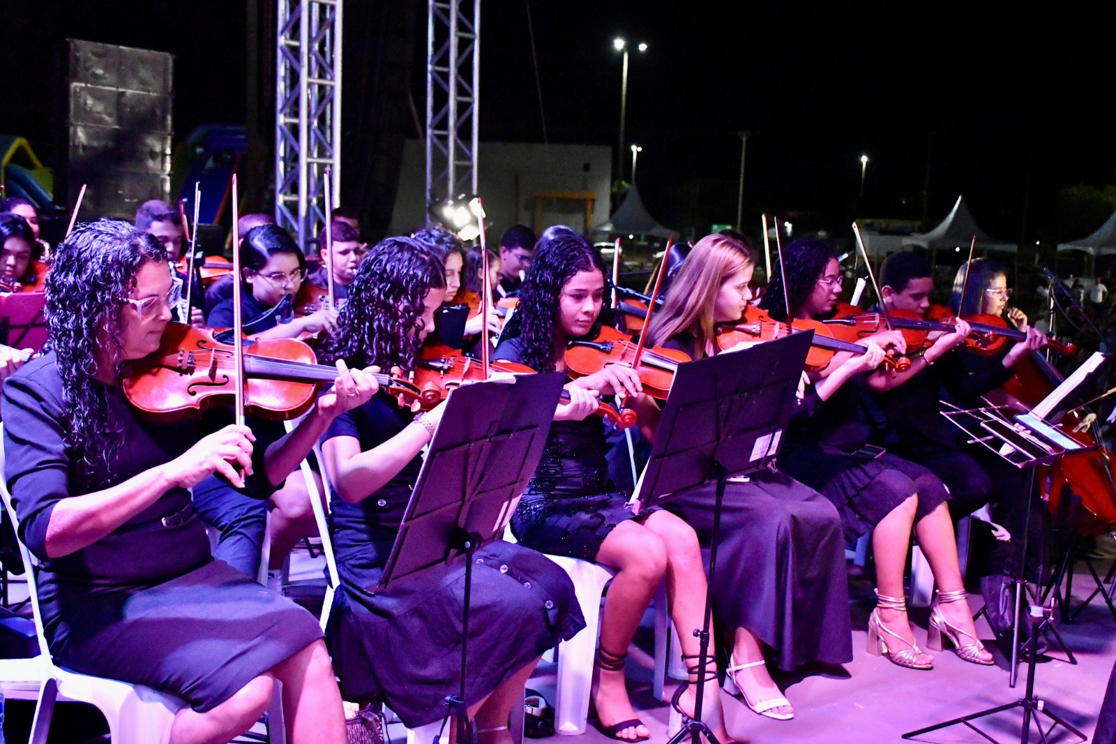 Igrejas participam do celebra Nova Olímpia com show de Sarah Farias