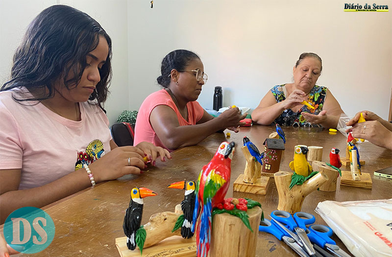 PÁSSAROS DA REGIÃO – Projeto de artesanato em biscuit leva cultura e identidade aos bairros de Tangará DA SERRA