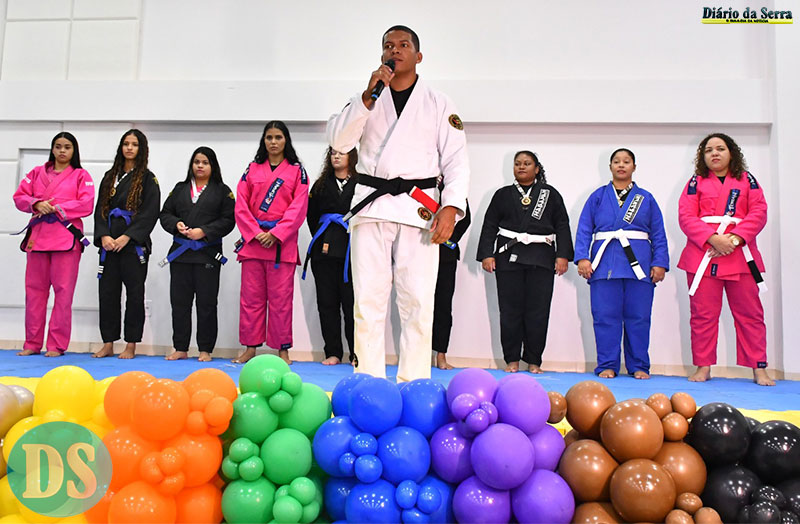 Academia Valdecir Ramos promove cerimônia de troca de faixa no Jiu-Jitsu