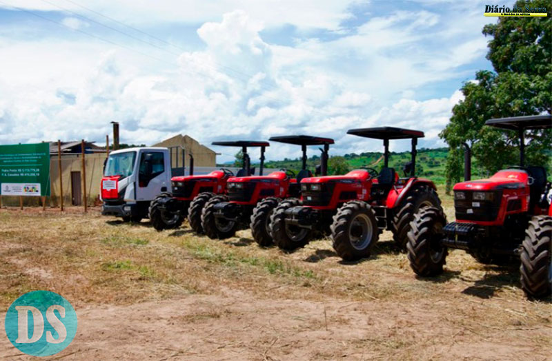 AGRICULTURA FAMILIAR – Fávaro entrega máquinas e anuncia regularização fundiária no Antônio Conselheiro