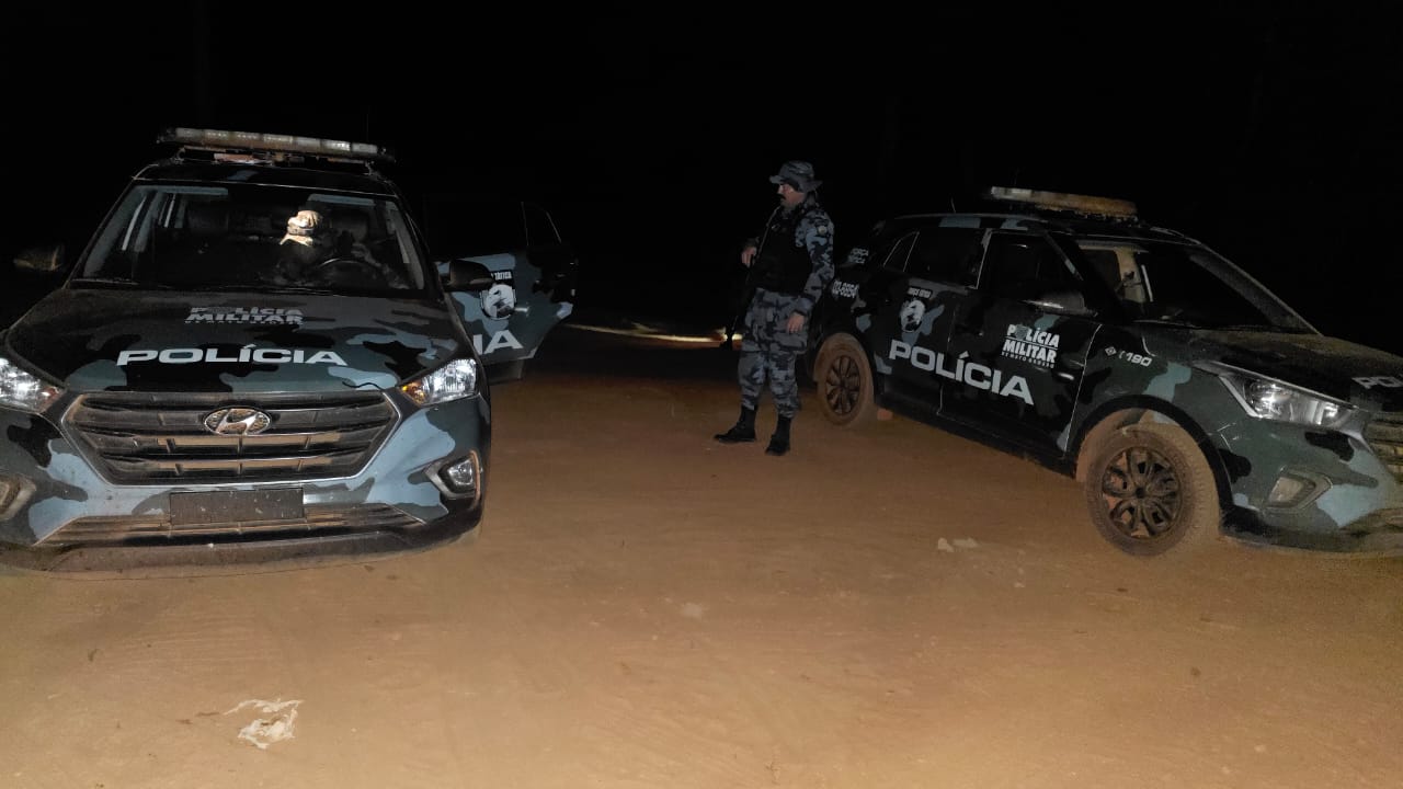 Forças de segurança localizam veículo usado em assalto em Brasnorte; 100 policiais fazem cerco a criminosos