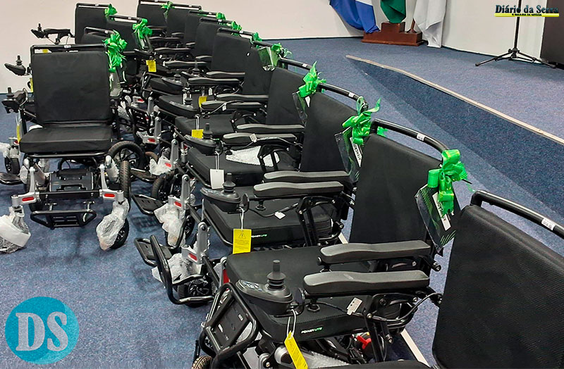 PARCERIA – Rotary Clube Tangará Centro entrega 36 cadeiras de rodas motorizadas, camas e colchões