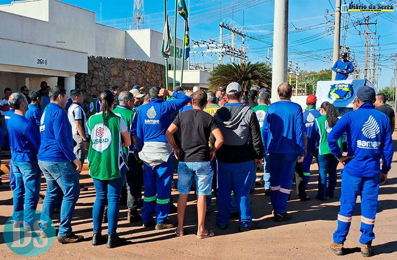 MOVIMENTO SINDICAL - Servidores da Sinfra e Samae protestam por valorização salarial e melhores condições de trabalho
