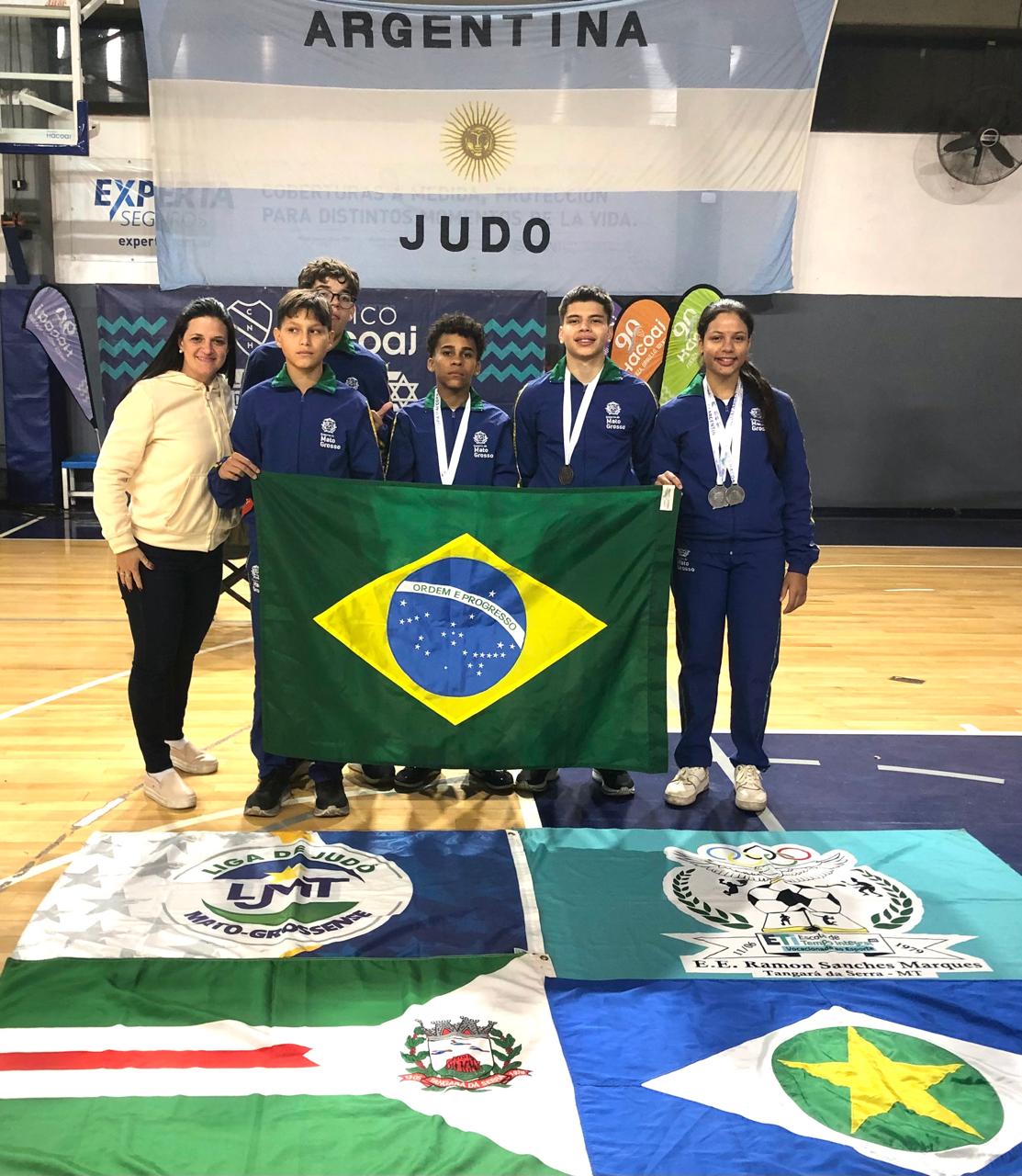 OURO, PRATA E BRONZE - Judocas de Tangará conquistam medalhas na Copa Hacoaj Internacional, na Argentina