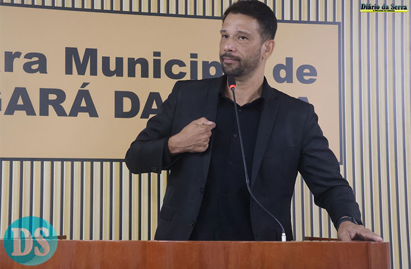 DURANTE SESSÃO - Vereador Fábio Brito retoma assunto da água, questiona falta e valor da tarifa em Tangará da Serra