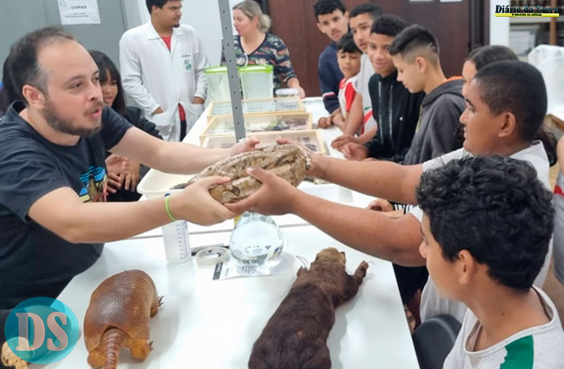 EDUCAÇÃO AMBIENTAL - Unemat recebe exposição com animais empalhados e serpentes vivas da Polícia Militar Ambiental