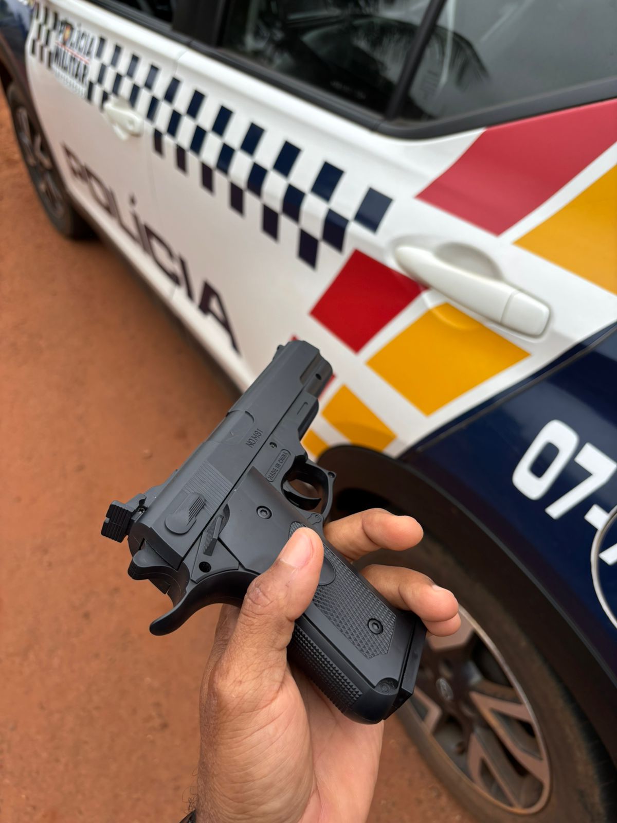 CRIME FRUSTRADO - Homem é detido ao tentar roubar idosa de 65 anos; filho defendeu a mãe