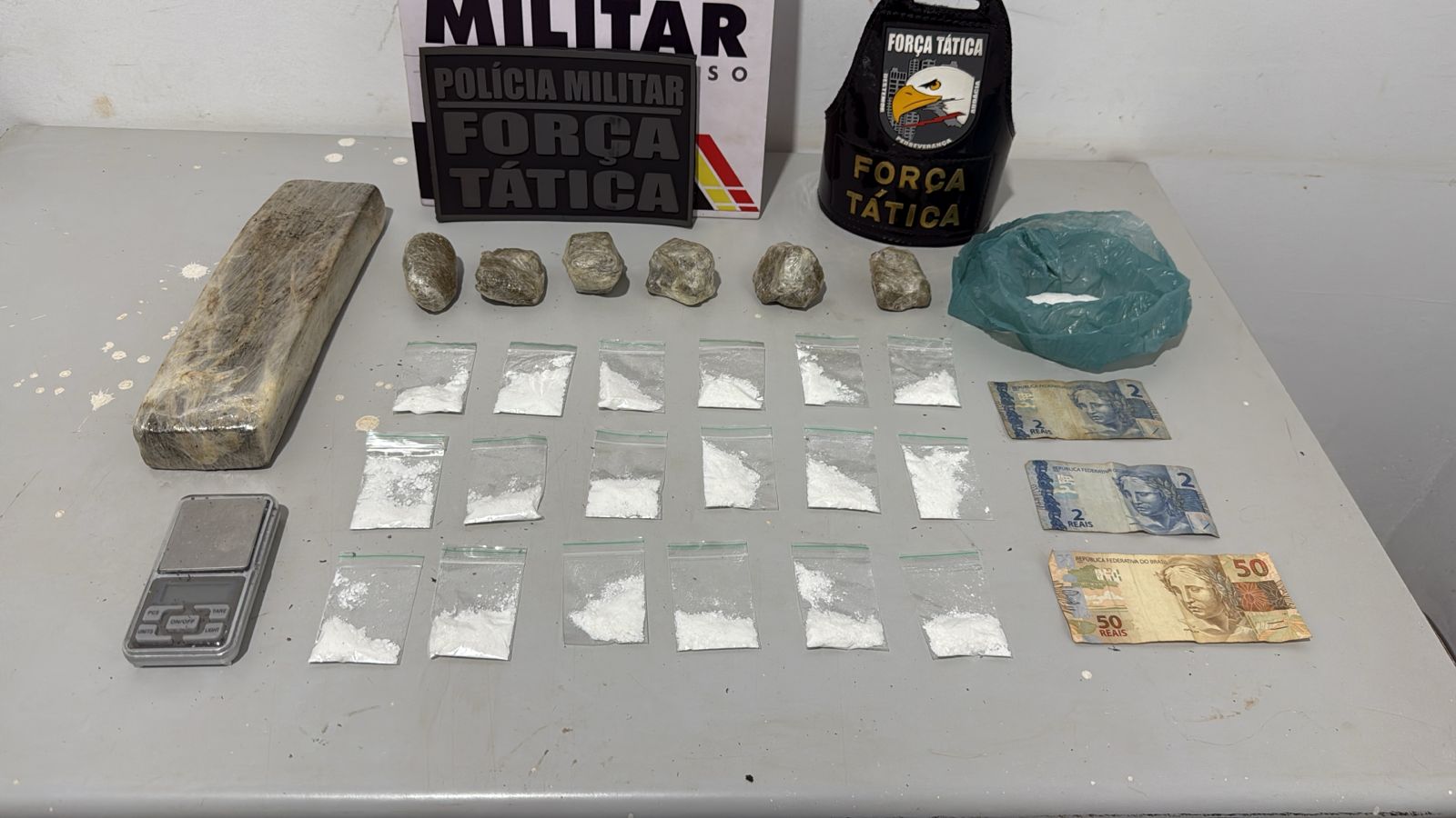 VILA ESMERALDA - Força Tática apreende drogas e detém suspeito ligado a facção
