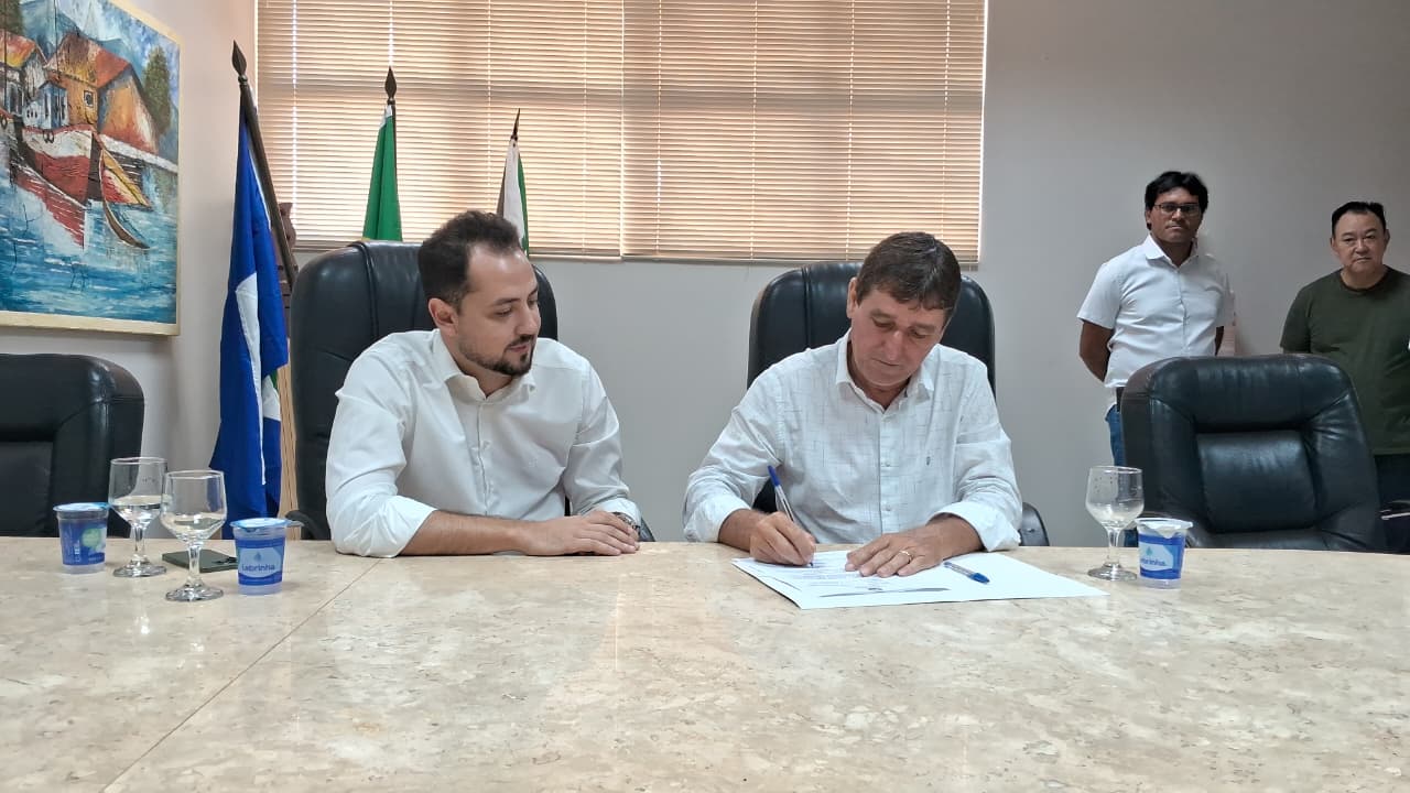 Prefeito Vander Masson transmite comando da Prefeitura a Eduardo Sanches durante período de férias