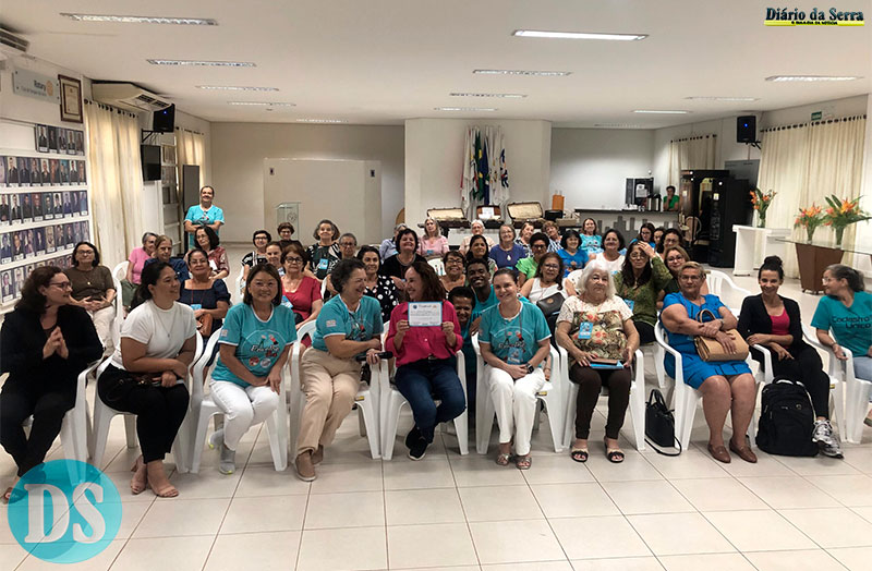 Palestra orienta idosos sobre direitos e benefícios da Carteira do Idoso em Tangará da Serra