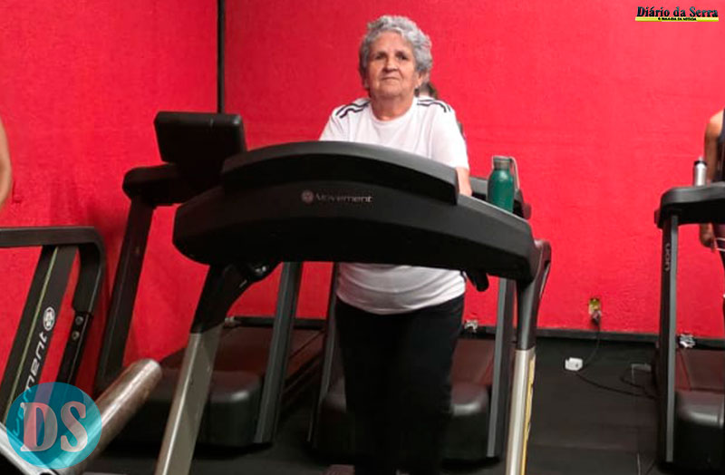 MÊS DA MULHER – Aos 82 anos, Dona Evanilde troca o sofá pela musculação e vive nova fase da vida