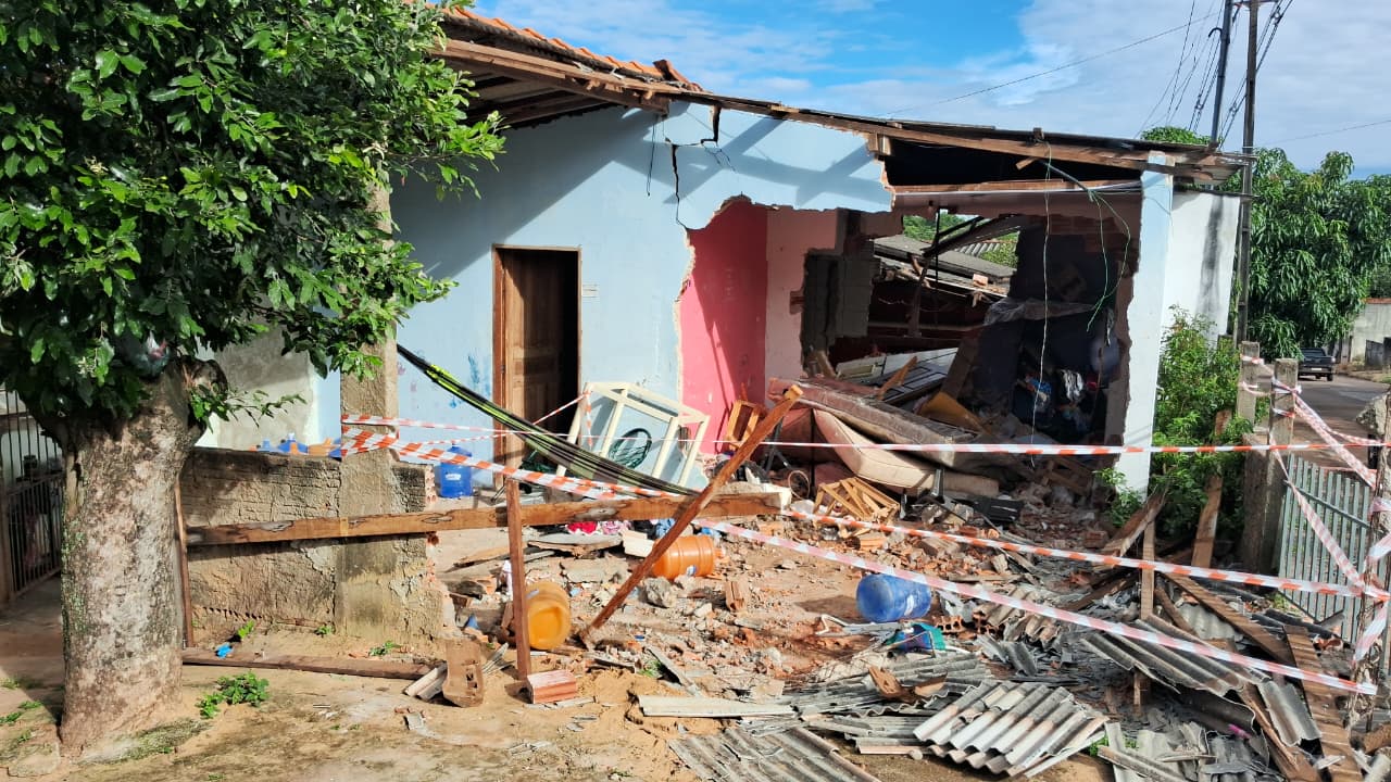 Caminhonete invade residência e mata mãe e filha em Tangará da Serra