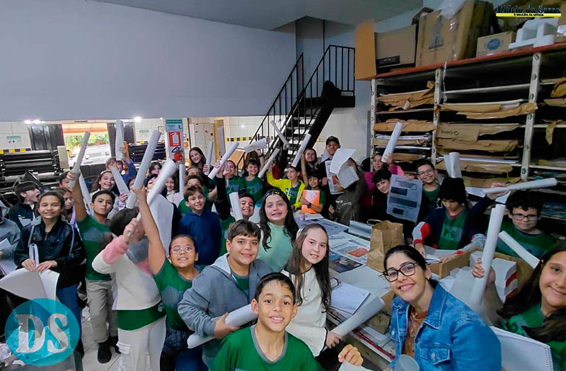 DIA A DIA DA NOTÍCIA – Alunos do Ipes visitam Diário da Serra e conhecem rotina de produção jornalística