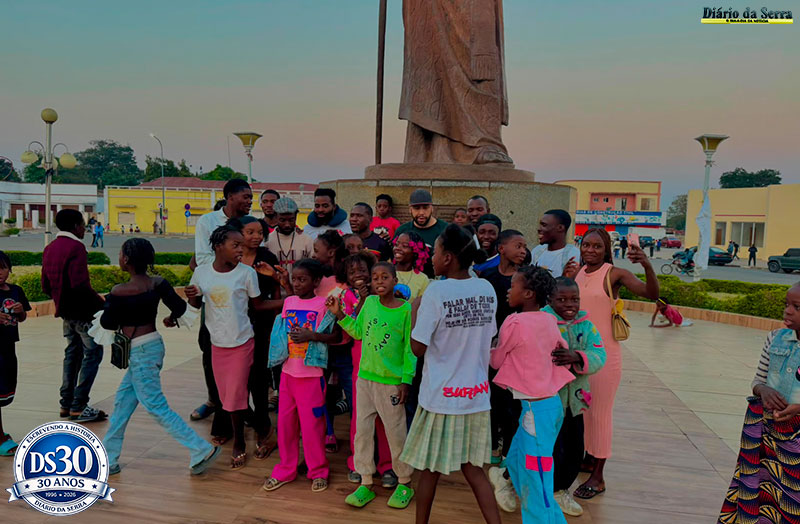 AMPLIANDO A ATUAÇÃO - Mestre Bicudo leva a  capoeira de Tangará  da Serra para Angola em  missão cultural histórica