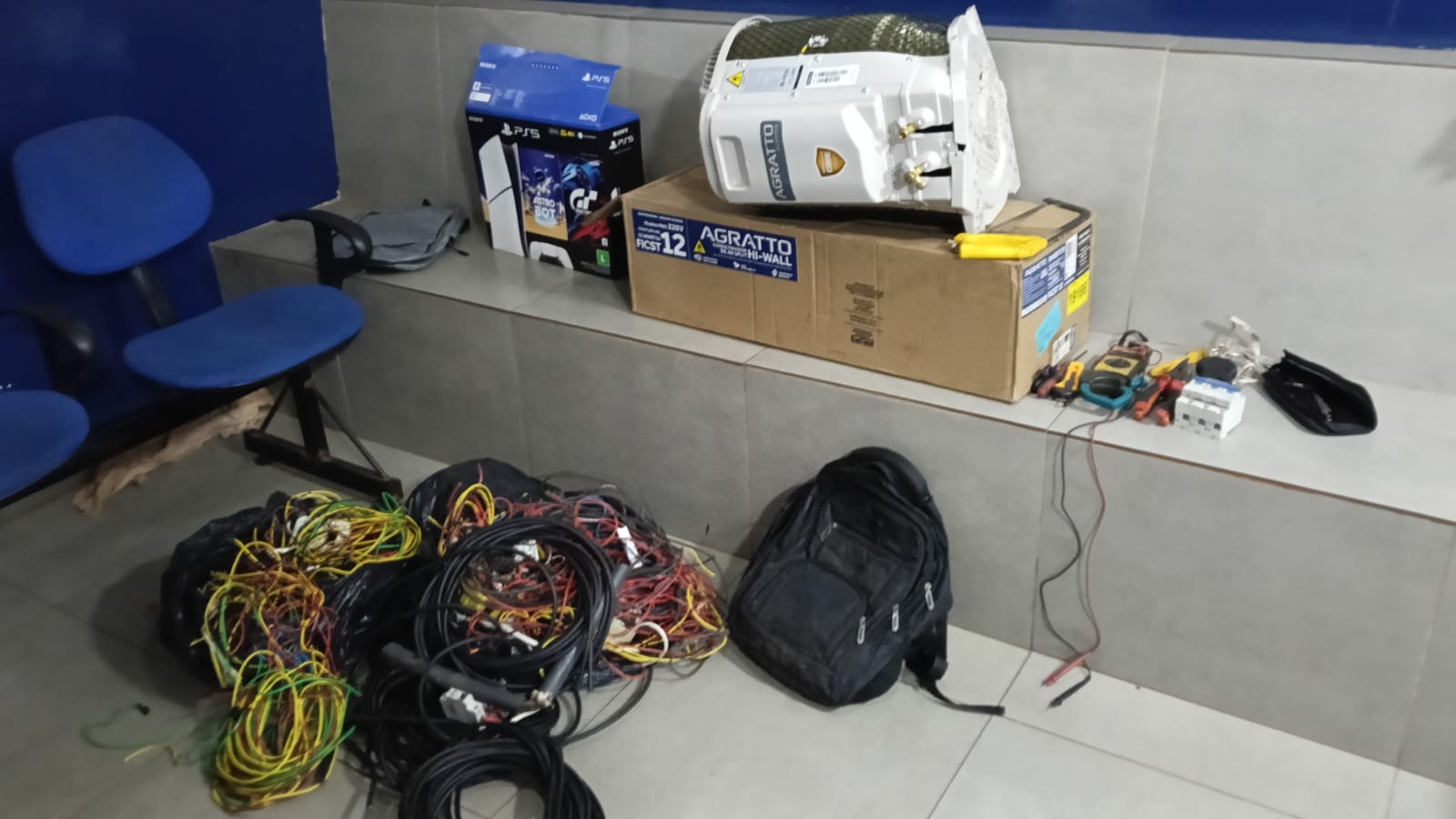 Polícia Militar prende suspeitos de furto e receptação e recupera diversos materiais