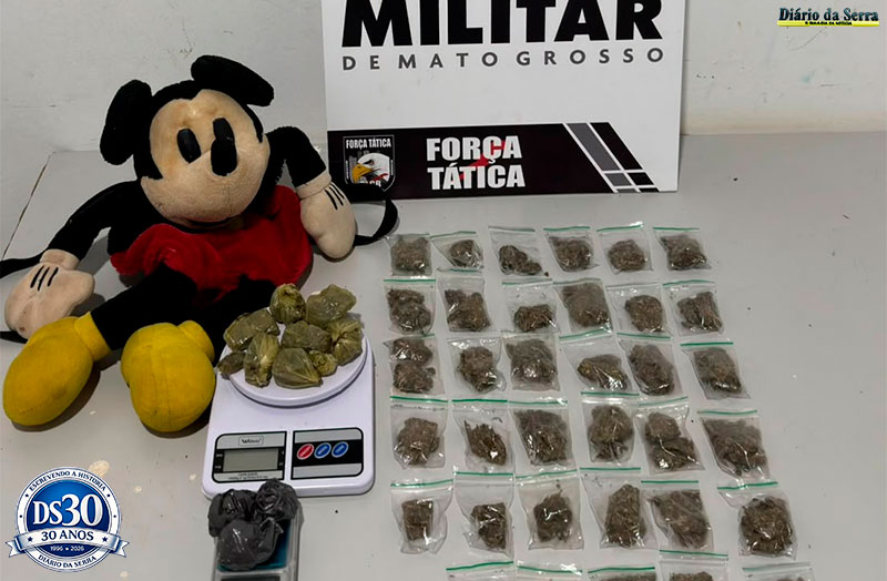TANGARÁ DA SERRA - Força Tática apreende irmãos adolescentes com 47 porções de drogas em residência