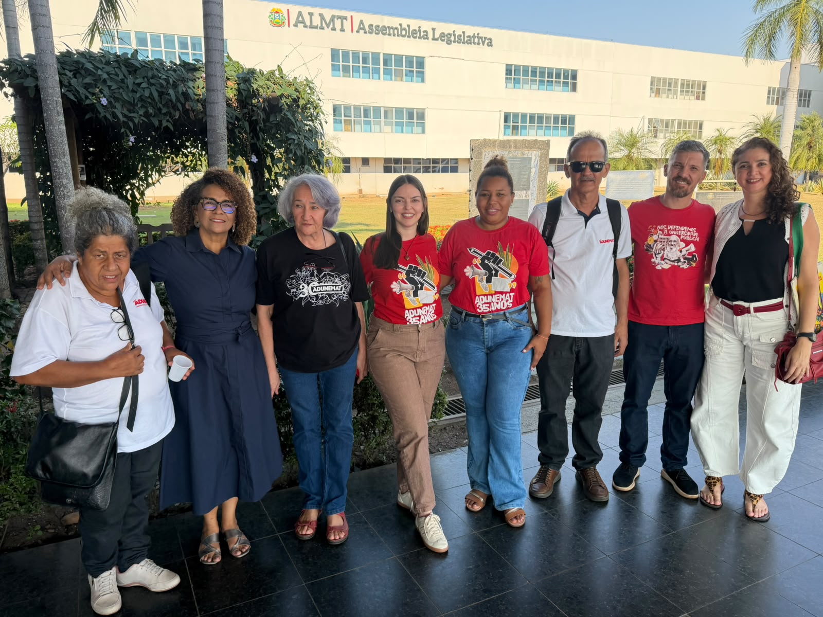 SERVIDORES PÚBLICOS - ALMT cancela audiência sobre LDO e professores da Unemat que viajaram de várias cidades cobram respeito