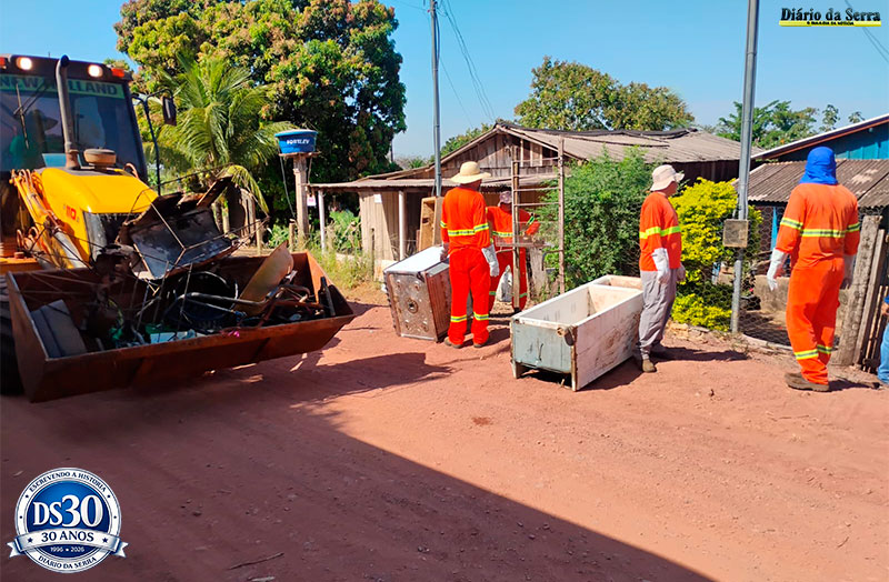 LIMPEZA - Mutirão recolhe cerca de dois caminhões de materiais inservíveis no Distrito de São Jorge