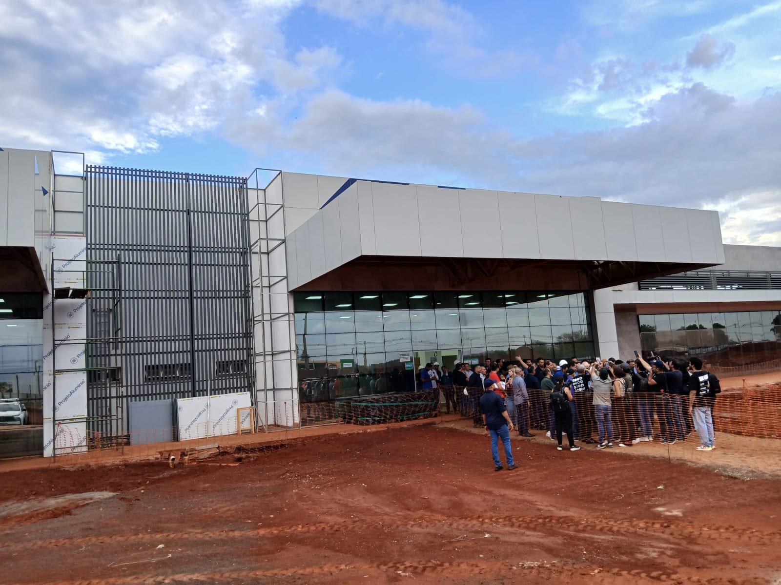 OTAVIANO PIVETTA - Governador cumpre  agenda em Tangará da Serra e vistoria obras