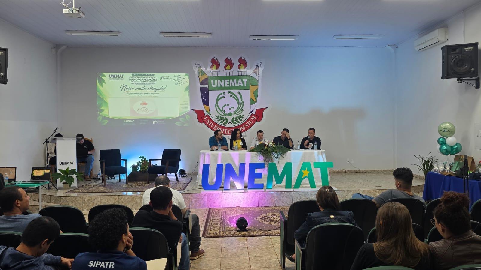 COMPARTILHAR EXPERIÊNCIAS - Mesa-redonda na Unemat debate desafios das organizações em Mato Grosso