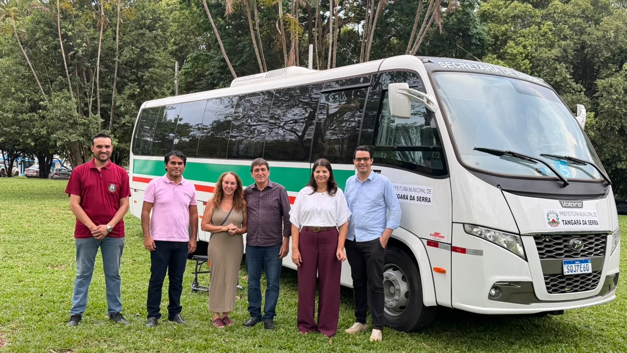 R$ 640 MIL - Secretaria de Saúde adquire micro-ônibus para transporte de pacientes