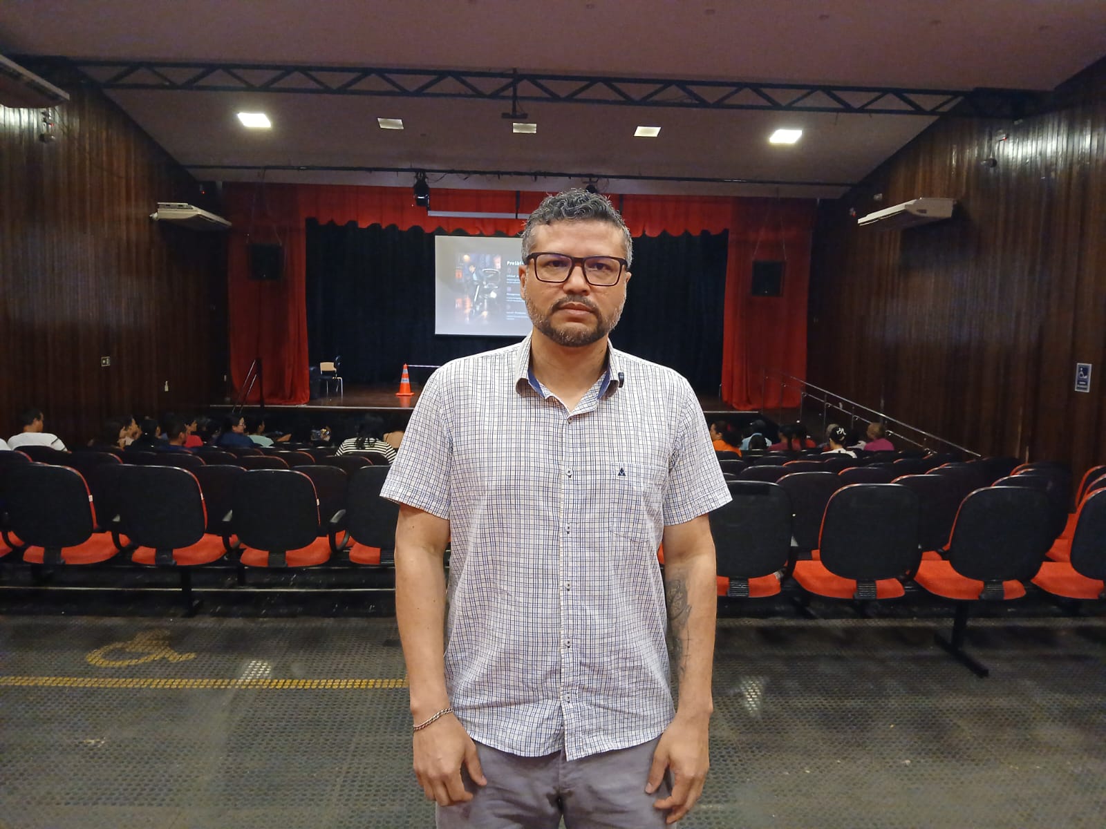 TEÓRICAS E PRÁTICAS - Após acompanhamento de alunos, lei deverá ser acrescida de ações que contribuam no aprendizado