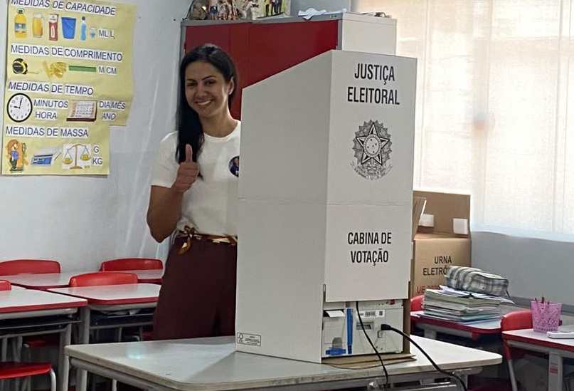 Sarah Botelho vota em Tangará da Serra e destaca importância do exercício da cidadania nas Eleições 2026