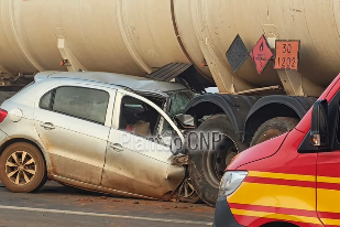 Acidente entre carro e carreta deixa uma pessoa morta na BR-364, em Campo Novo