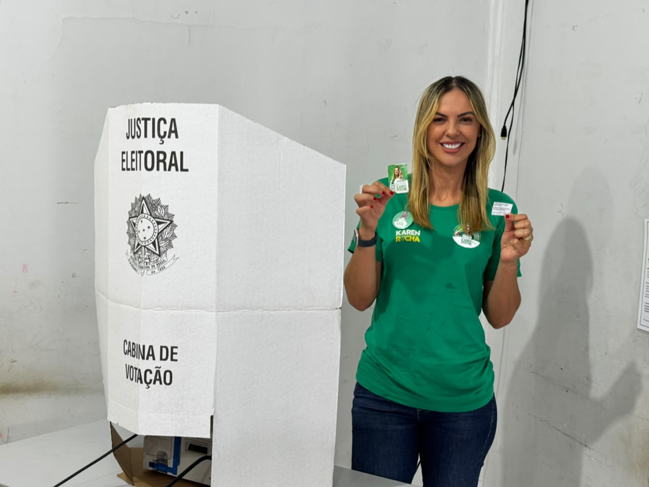 Karen Rocha vota em Tangará da Serra e destaca dedicação durante campanha